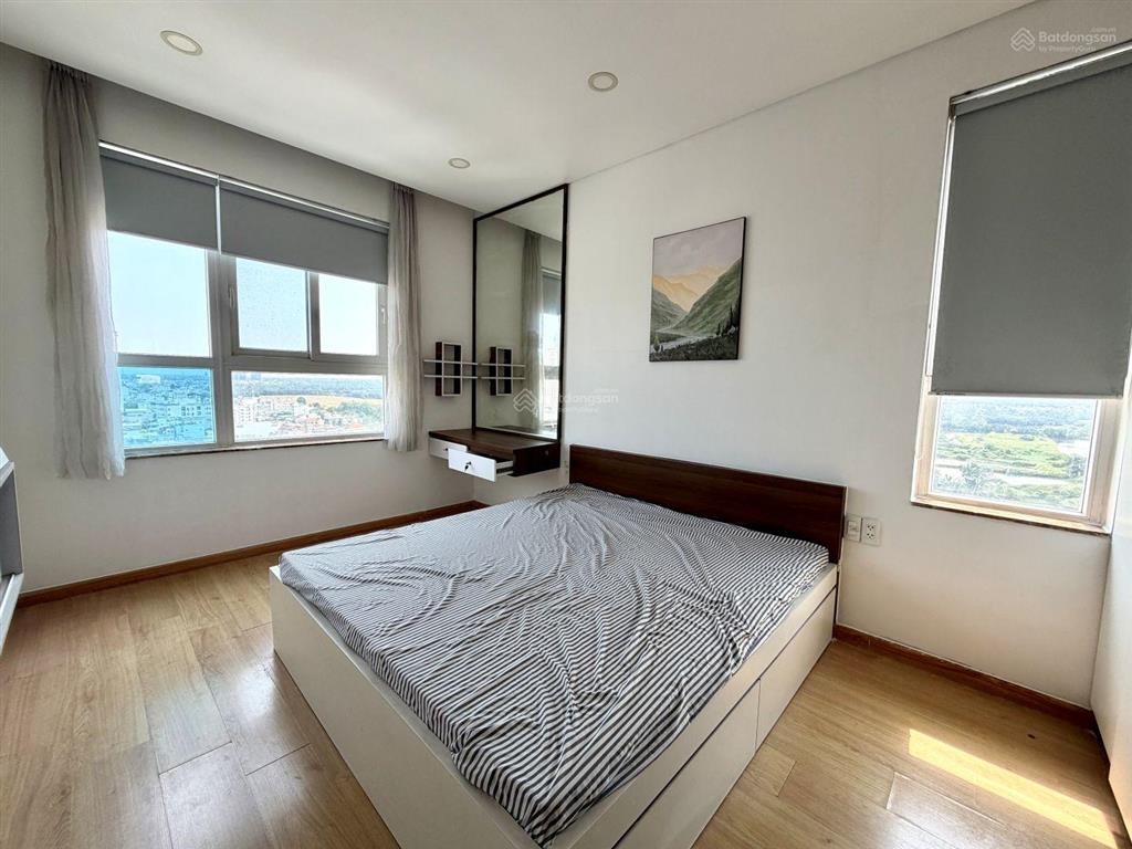 Hưng phát silver star  62,7m2 (2pn + 2wc)  sổ hồng. hướng nam. tầng cao. đầy đủ nội thất