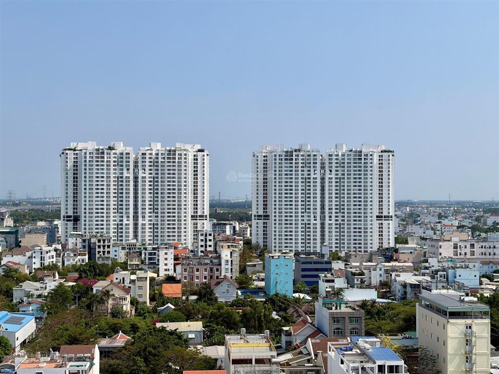Hưng phát silver star  62,7m2 (2pn + 2wc)  sổ hồng. hướng nam. tầng cao. đầy đủ nội thất