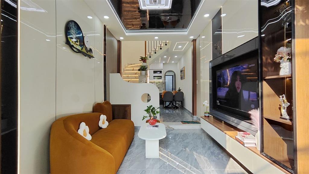 Nhà đẹp full nội thất gần bên kcn tân bình, 2tầng 3pn, hẽm xe hơi, p15, tân bình. chỉ 5tỷ220