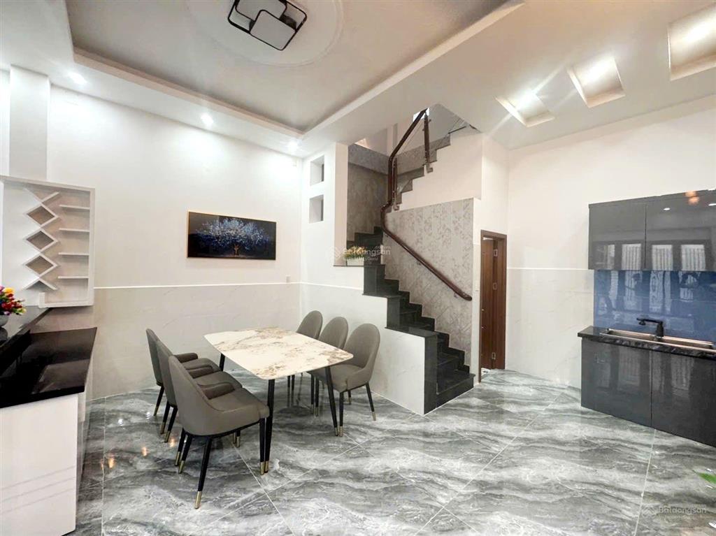 Bán căn nhà đẹp gần cv làng hoa gò vấp. dt 53m²,xd 3tầng, chỉ 5tỷ 350, gần mặt tiền đường số 4.