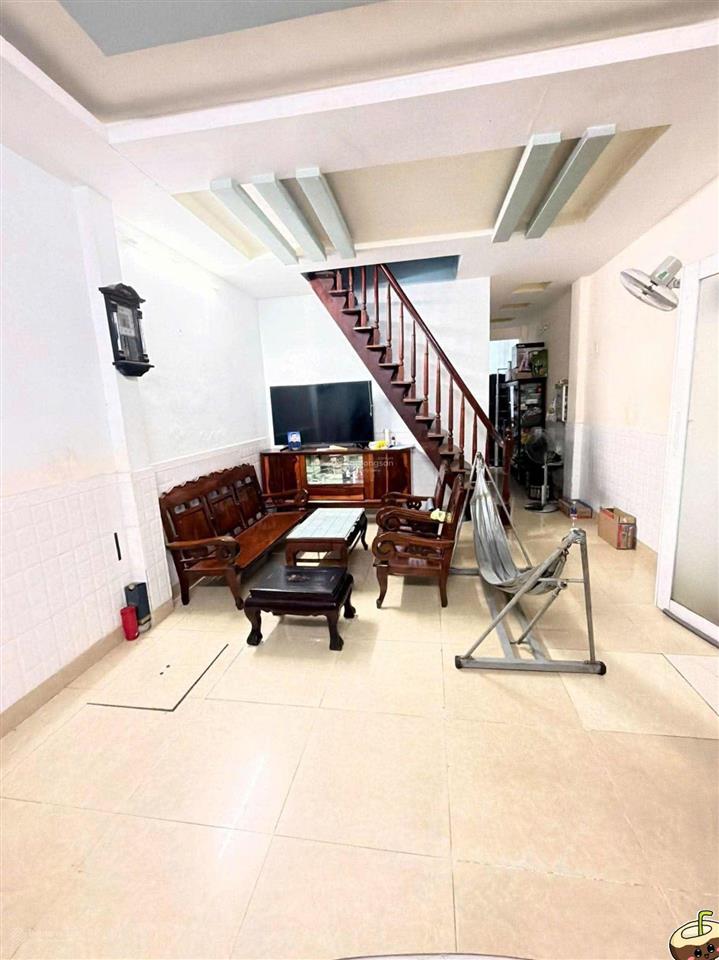 Nhà 2tầng cấp 3  dt 50m2  hẽm 3m 1 trục phạm văn bạch tân bình  giáp ga t3  chỉ 3ty950 bớt lộc