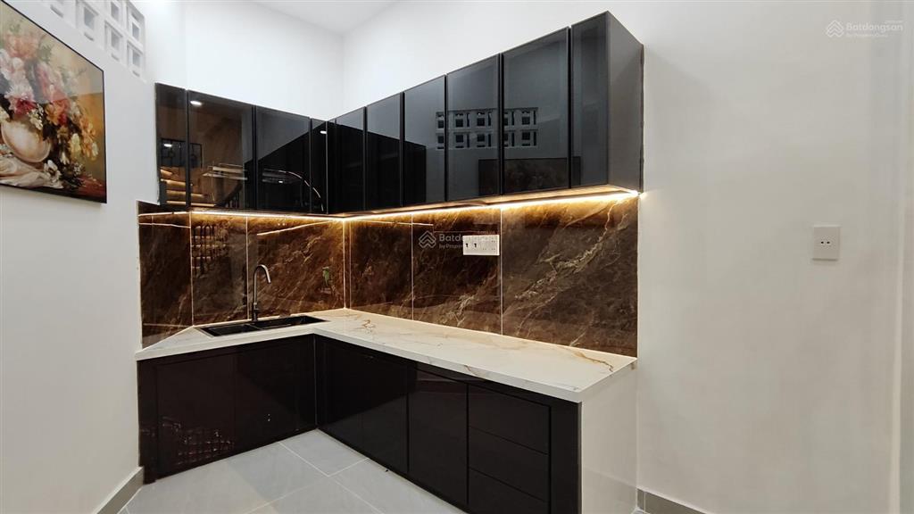 Nhà đẹp 3 tầng  ngang 5,9m  hẻm 5m thông phạm văn chiêu p14 gò vấp  chỉ 4 tỷ 650
