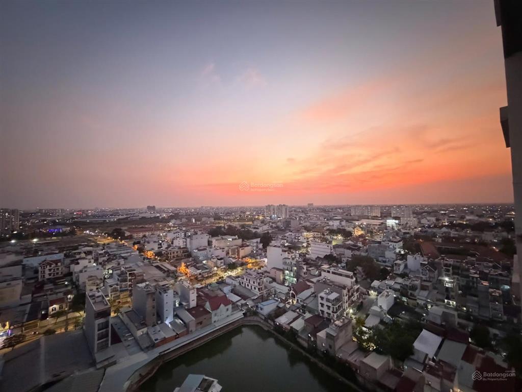 Chính chủ cần tiền ra gấp căn hộ 2pn, 2 toilet có sổ hồng, căn góc chung cư prosper plaza