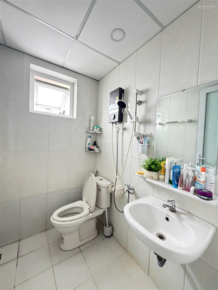 Chính chủ cần tiền ra gấp căn hộ 2pn, 2 toilet có sổ hồng, căn góc chung cư prosper plaza