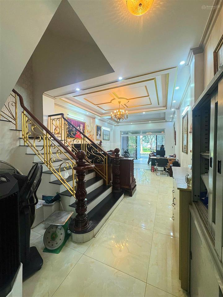 Bán nhà khu tên lửa  đối diện công viên  đã hoàn công