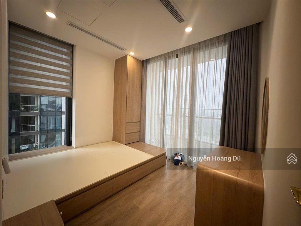 Căn góc 2pn view sông nội thất đẹp  vinhomes golden river giá 60 triệu/tháng