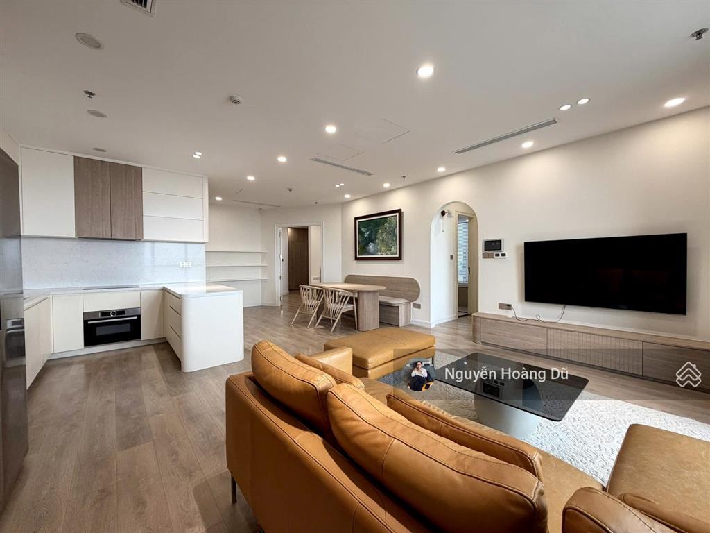 Căn góc 2pn view sông nội thất đẹp  vinhomes golden river giá 60 triệu/tháng