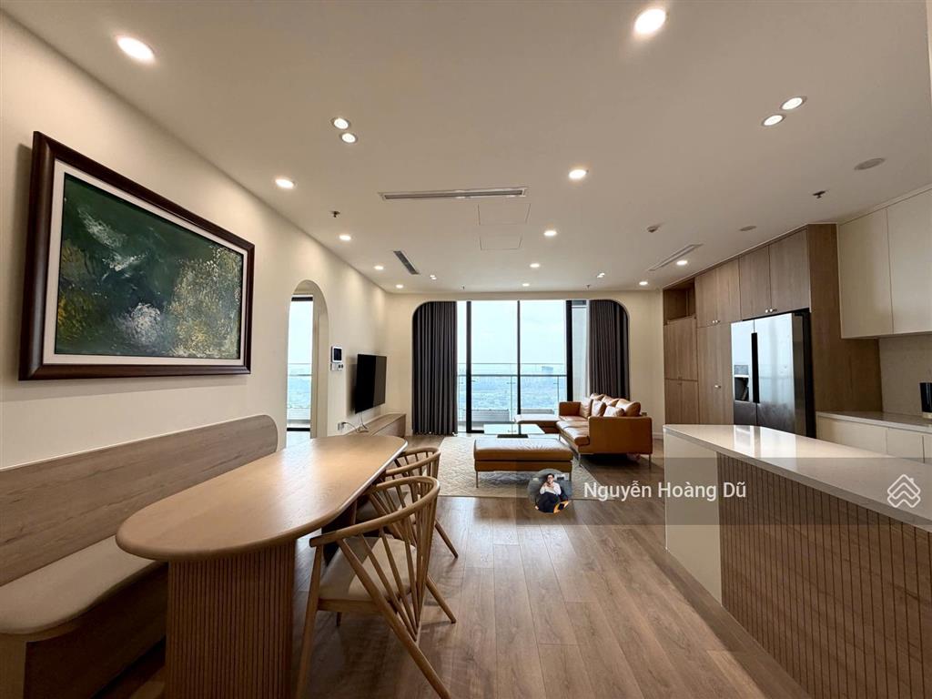 Căn góc 2pn view sông nội thất đẹp  vinhomes golden river giá 60 triệu/tháng
