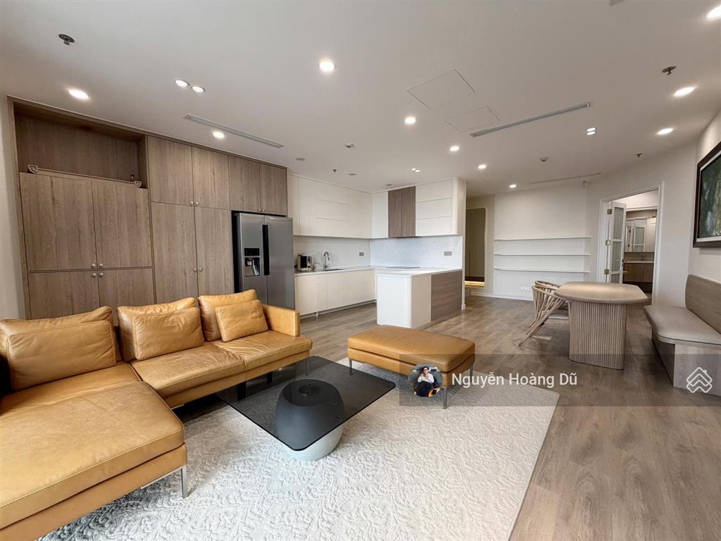 Căn góc 2pn view sông nội thất đẹp  vinhomes golden river giá 60 triệu/tháng