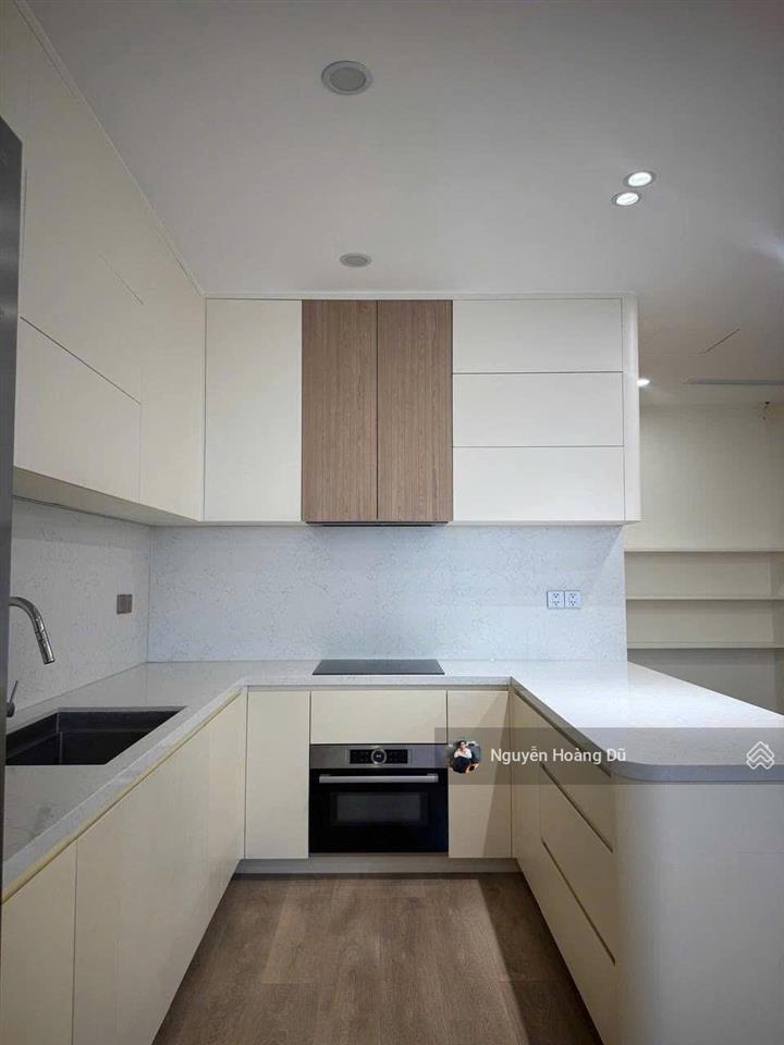 Căn góc 2pn view sông nội thất đẹp  vinhomes golden river giá 60 triệu/tháng