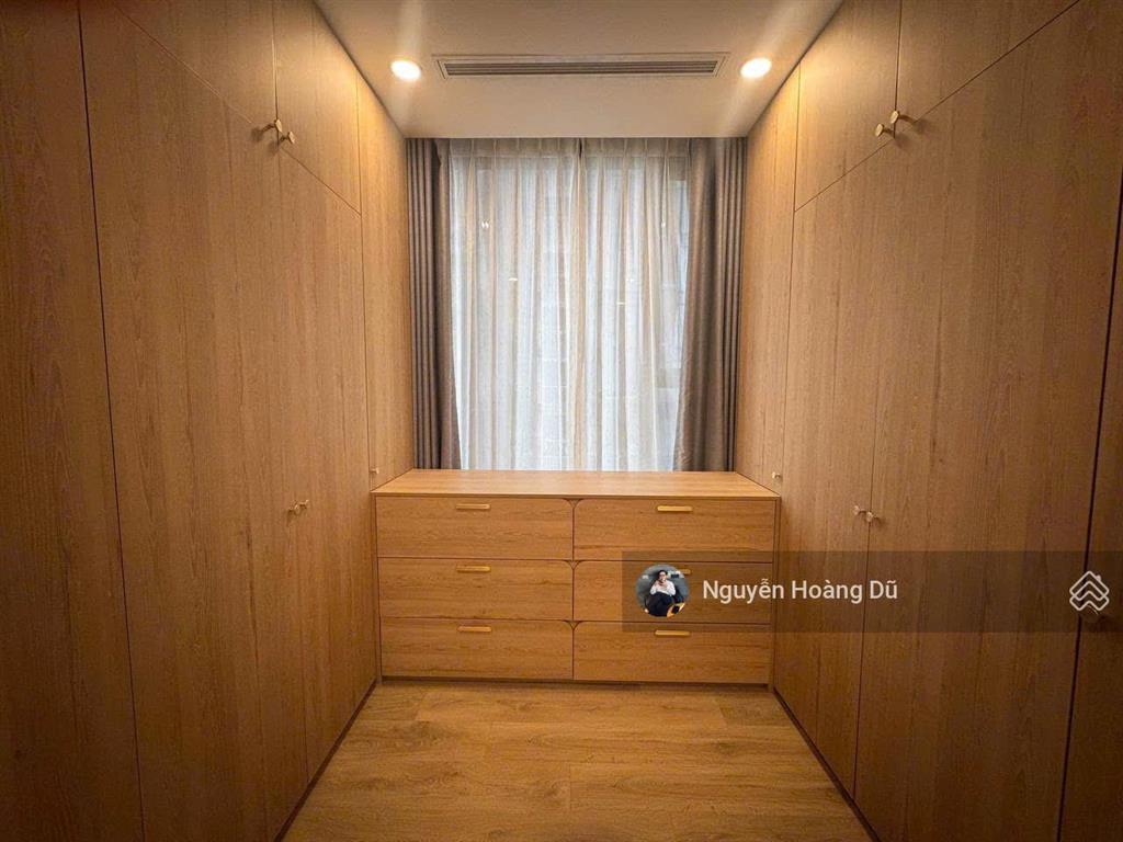 Căn góc 2pn view sông nội thất đẹp  vinhomes golden river giá 60 triệu/tháng