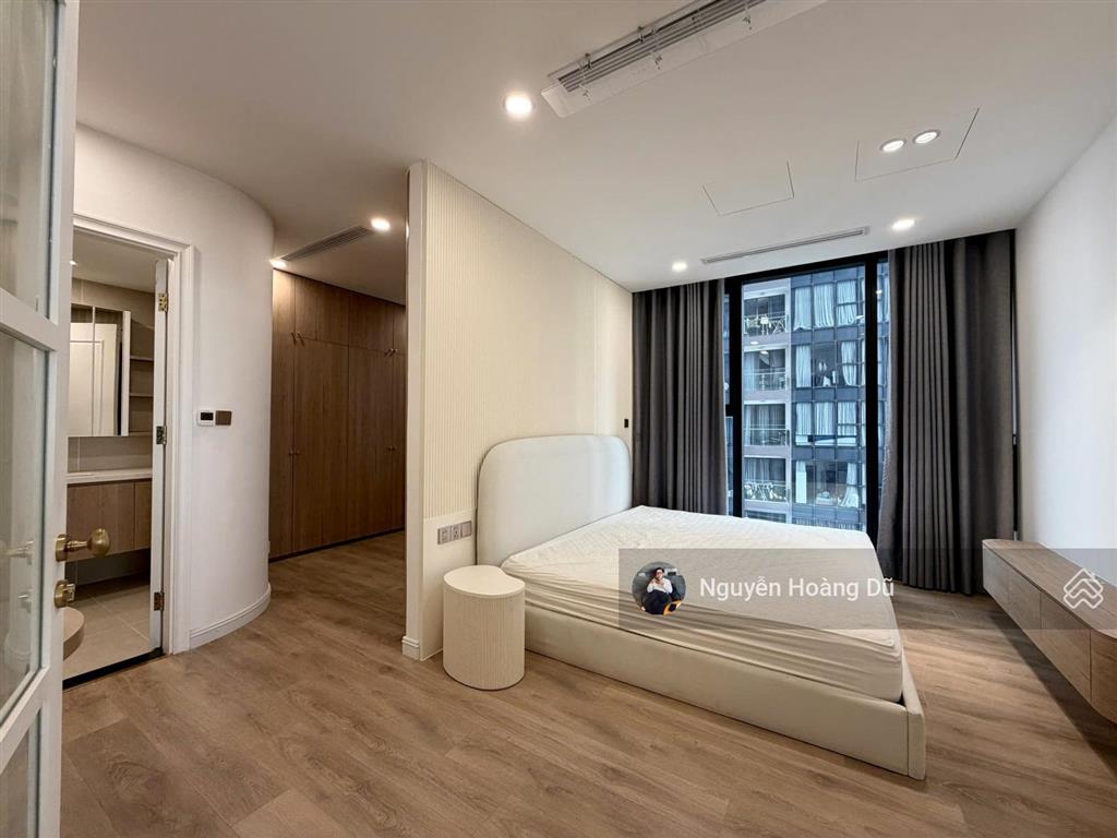 Căn góc 2pn view sông nội thất đẹp  vinhomes golden river giá 60 triệu/tháng