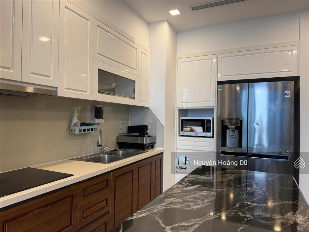 Vinhomes ba son cho thuê 2pn view thành phố giá 33tr/tháng