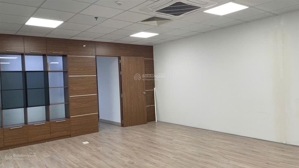 Chính chủ cần cho thuê gấp văn phòng đẹp tại ngoại giao đoàn
