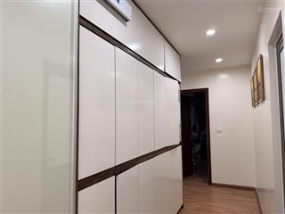 Chính chủ bán căn hộ 3 ngủ, căn góc, nội thất đẹp, nhà ở rất có lộc