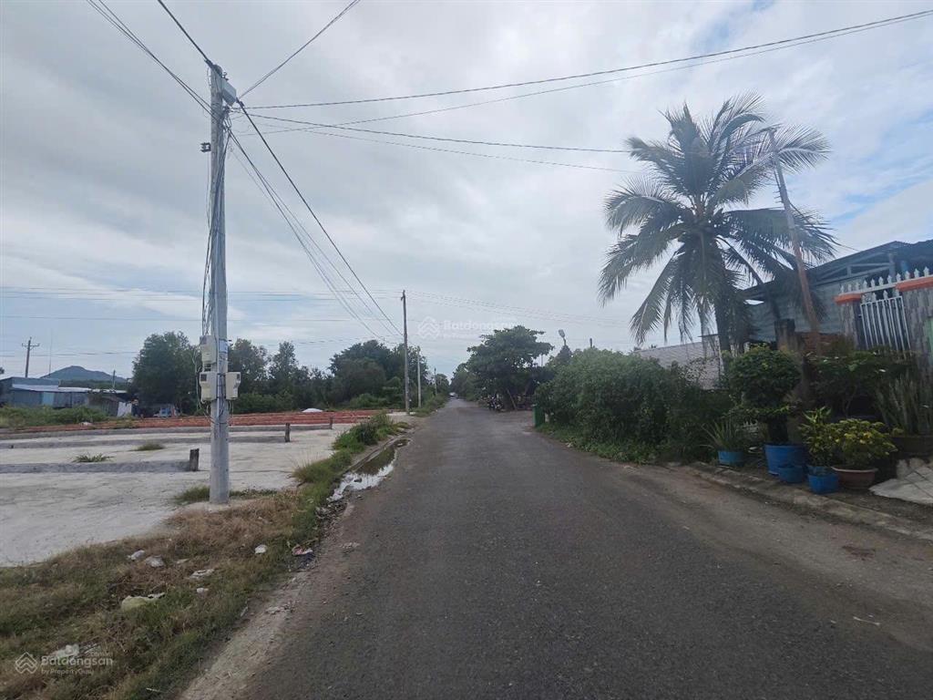 Khai xuân 687m2 đất có nhà khu mương đào, chợ đầu mối, giá tốt khu vực