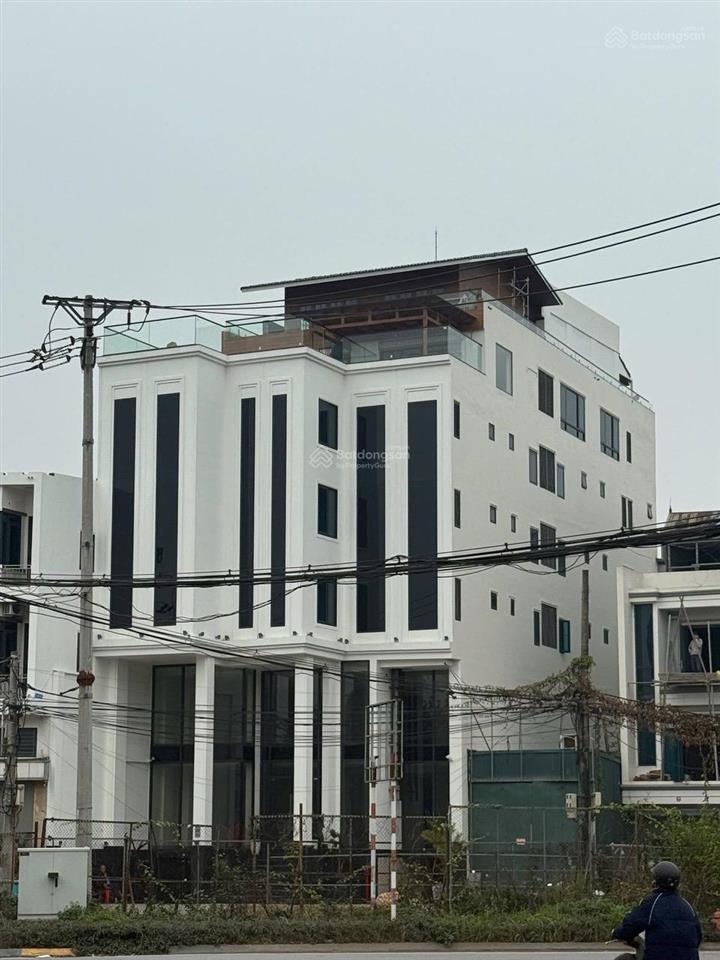 Cho thuê 200m2 tầng 1 nhà mặt tiền ngã 4 nam an khánh