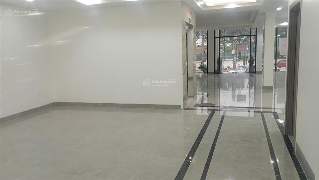 Cho thuê 200m2 tầng 1 nhà mặt tiền ngã 4 nam an khánh