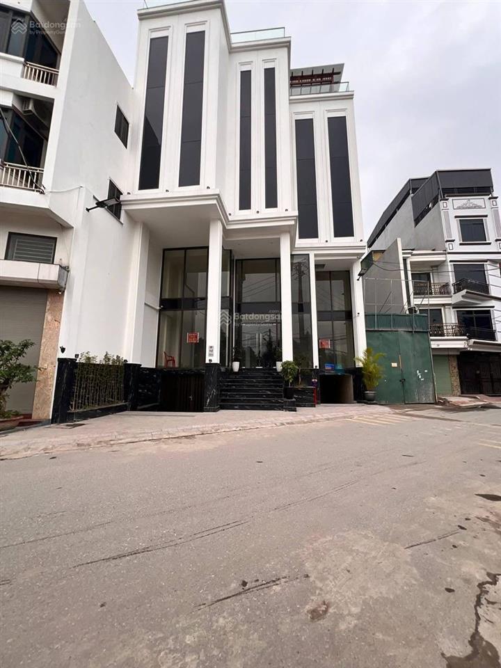 Cho thuê 200m2 tầng 1 nhà mặt tiền ngã 4 nam an khánh