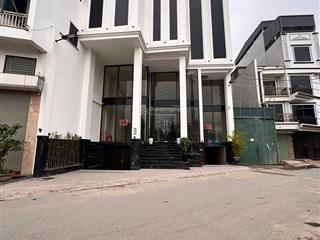 Cho thuê 200m2 tầng 1 nhà mặt tiền ngã 4 nam an khánh