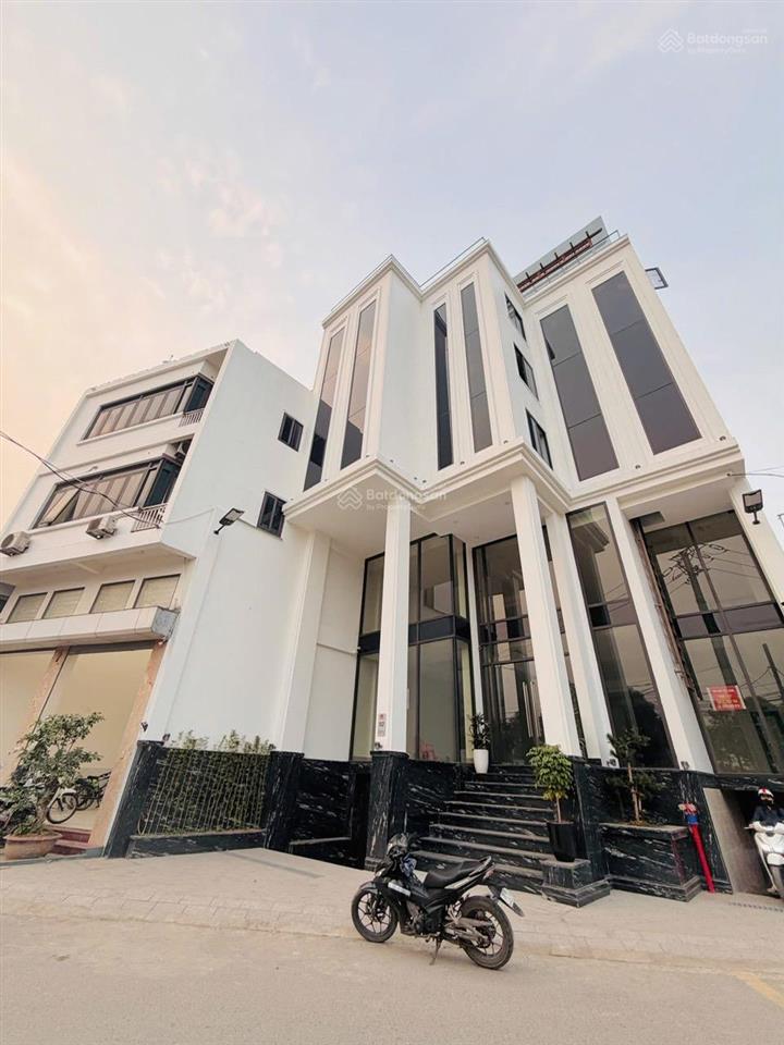 Cho thuê 200m2 tầng 1 nhà mặt tiền ngã 4 nam an khánh