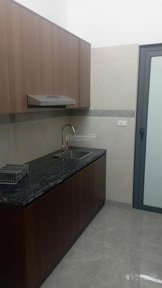 Cho thuê 200m2 tầng 1 nhà mặt tiền ngã 4 nam an khánh