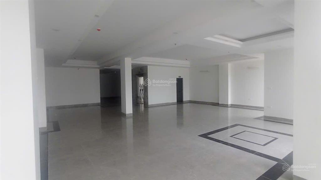Cho thuê 200m2 tầng 1 nhà mặt tiền ngã 4 nam an khánh