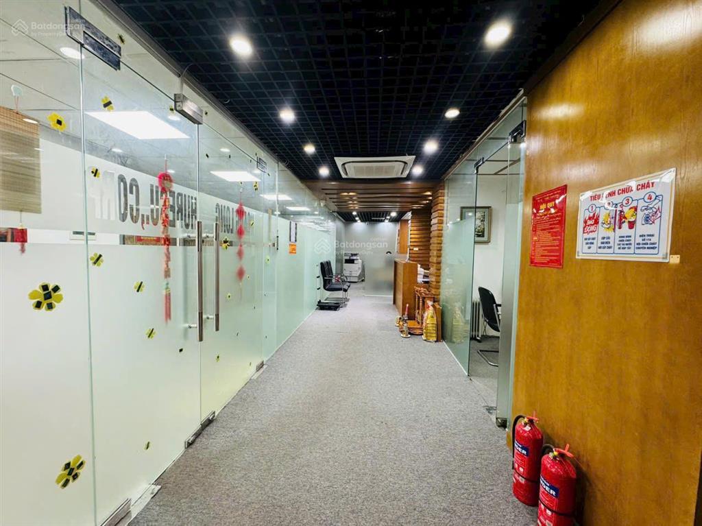 Công ty chính chủ cho thuê 145m2 văn phòng, nội thất cơ bản