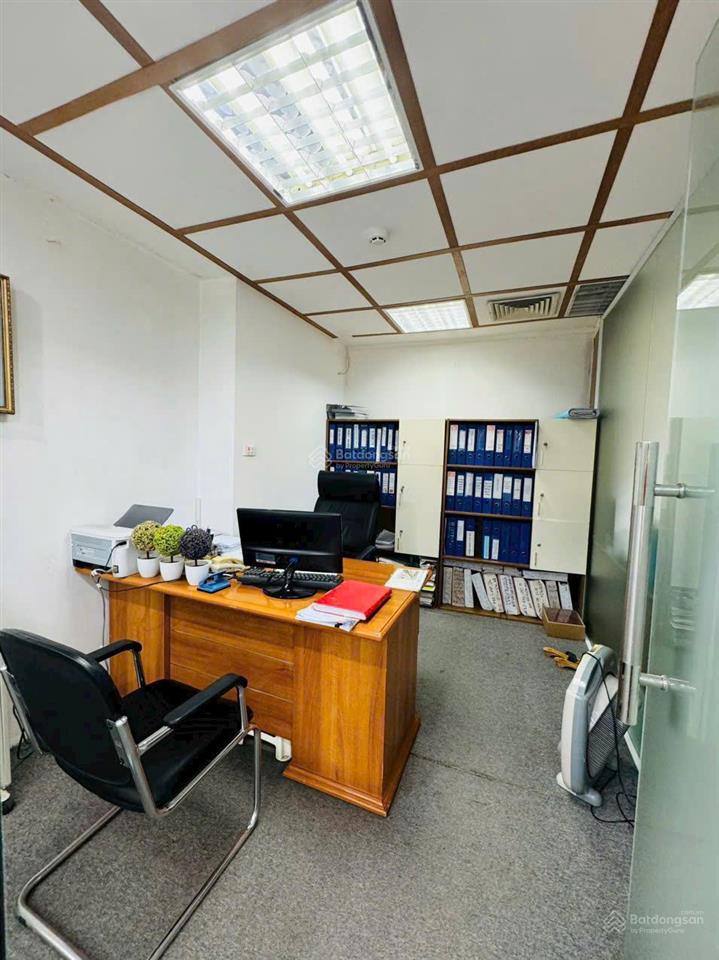 Công ty chính chủ cho thuê 145m2 văn phòng, nội thất cơ bản