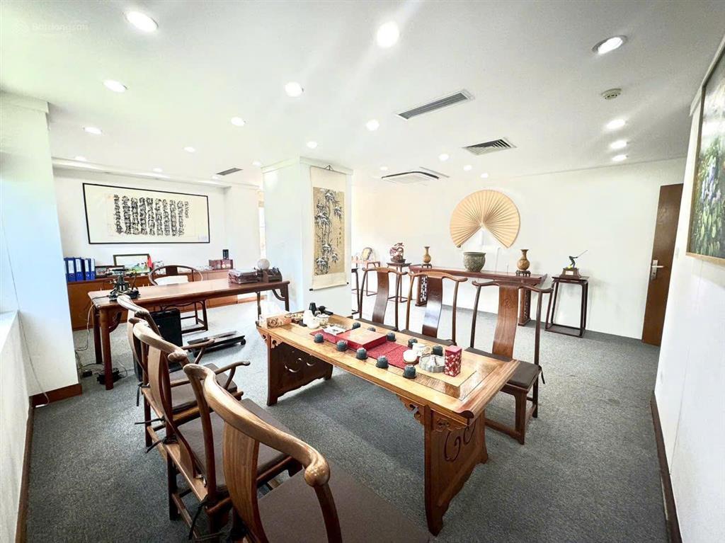 Công ty chính chủ cho thuê 145m2 văn phòng, nội thất cơ bản