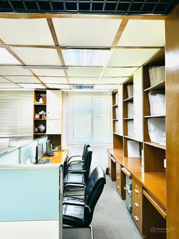 Công ty chính chủ cho thuê 145m2 văn phòng, nội thất cơ bản