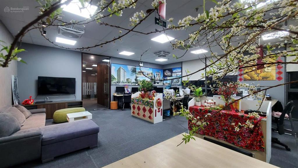 Cho thuê mặt bằng 200m²  ngoại giao đoàn  giá mềm ~12$/m²  có sẵn nội thất