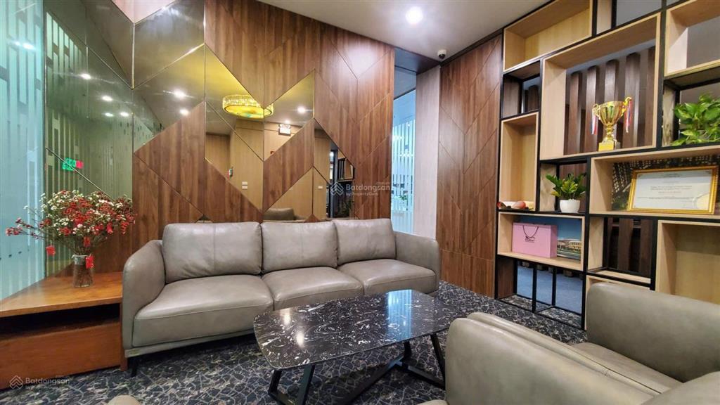 Cho thuê mặt bằng 200m²  ngoại giao đoàn  giá mềm ~12$/m²  có sẵn nội thất