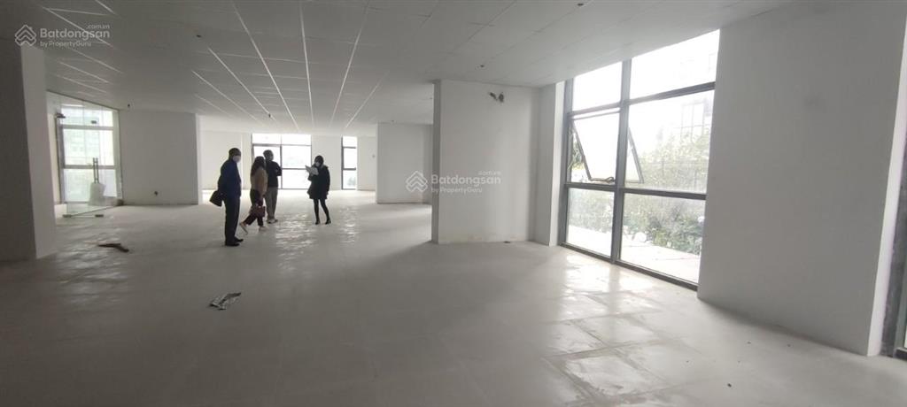 Bán sàn văn phòng 1000m2, đẹp, sẵn sổ lâu dài, bàn giao luôn