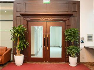 Cho thuê văn phòng lê văn lương  340m2  full nội thất sang trọng, vào dùng luôn