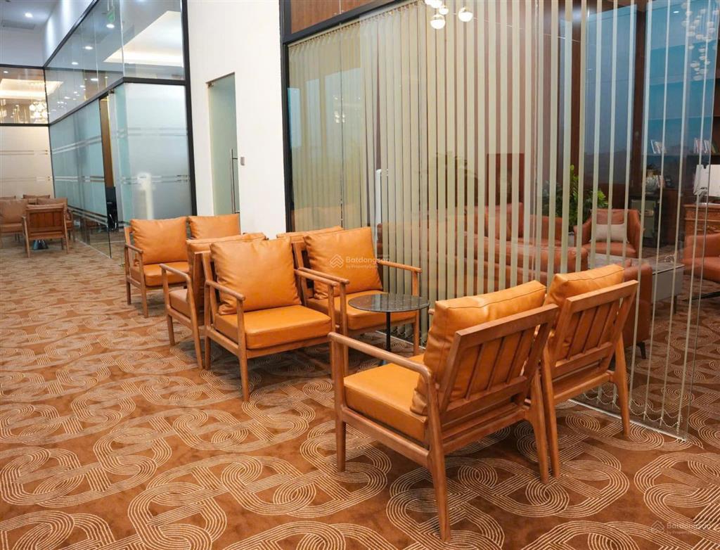 Cho thuê văn phòng lê văn lương  340m2  full nội thất sang trọng, vào dùng luôn