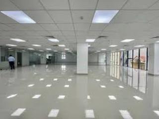 Cho thuê mặt tiền tầng 1 tòa the charm  đường tố hữu  600m2 view trọn mặt đường. 0989 942 ***