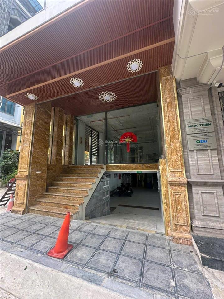 Cho thuê tòa nhà văn phòng hoàng quốc việt, mới, mặt kính sang trọng 9 tầng 1 hầm, hoàn thiện đủ