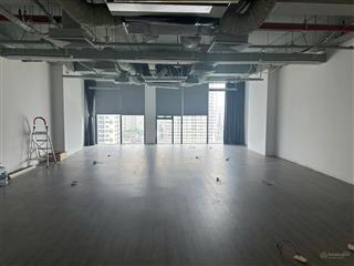 Cho thuê văn phòng đẹp 110m² tại gold season nguyễn tuân sàn gỗ, view mặt đường, bàn giao luôn
