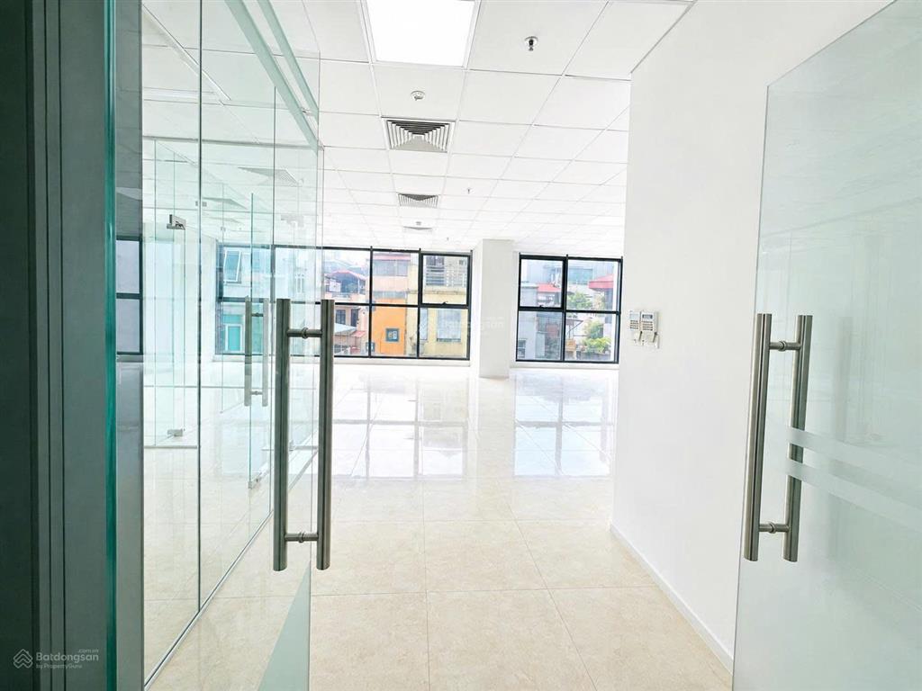 Hot cho thuê lỗ siêu rẻ lô văn phòng 120m2 toàn nhà xịn mặt đường lê văn lương  chỉ 288k/m2