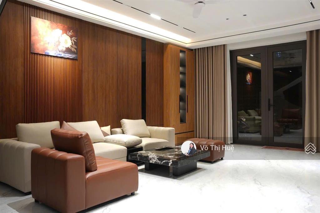 Mt phố hải châu chỉ 14.5 tỷ đẹp 109m2 full nội thất