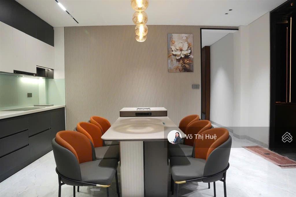 Mt phố hải châu chỉ 14.5 tỷ đẹp 109m2 full nội thất