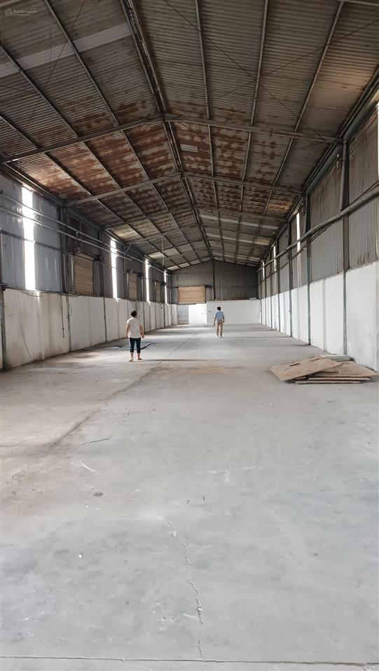 Cho thuê kho xưởng tổng dt 1000m2. dt xưởng 700m2. giá 30 triệu.  0934 794 *** mr long