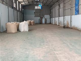 Cho thuê kho xưởng tổng dt 1000m2. dt xưởng 700m2. giá 30 triệu.  0934 794 *** mr long