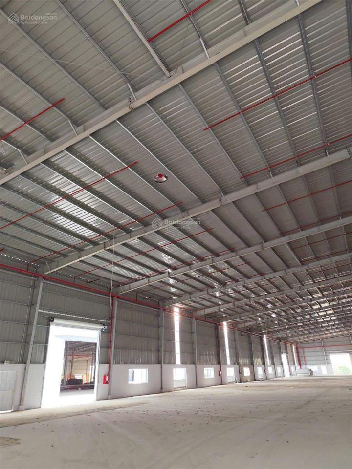 Cho thuê kho xưởng 6500m2. giá 530tr/th. tại tân hiệp, tân uyên, hcm.  0934 794 *** mr long