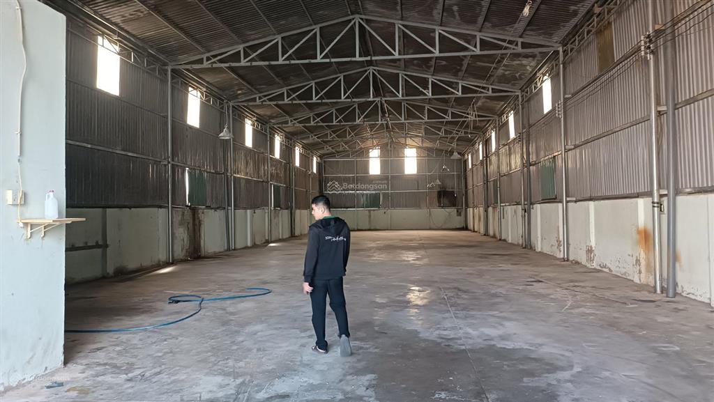 Cho thuê kho xưởng 500m2. giá 30 triệu/tháng. dĩ an, bình dương, hcm.  0934 794 ***