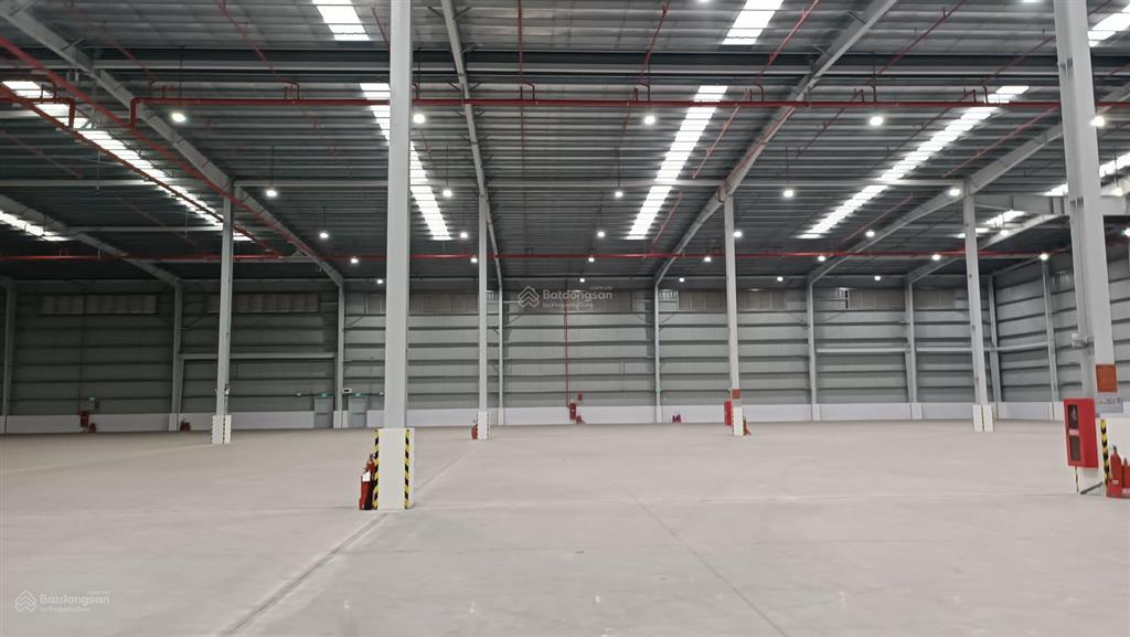 Cho thuê kho chứa hàng trong kcn vsip2. dt 3500m2. giá 88.604 đ/tháng/1m2.  0934 794 ***. mr long