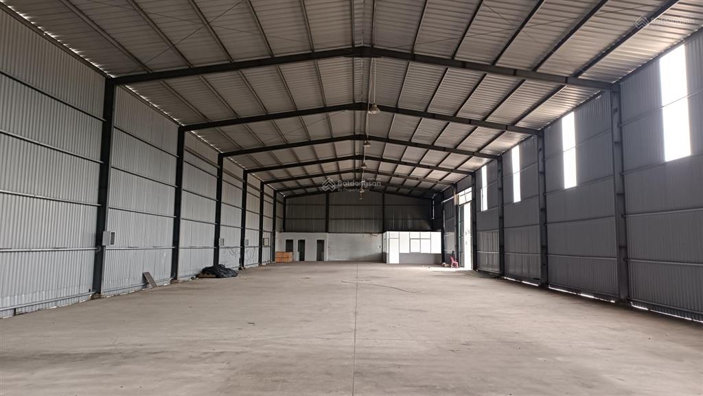 Cho thuê kho xưởng 2100m2. giá 100 triệu/ tháng. phú tân/ tdm/ gần tpm bình dương.  0934 794 ***