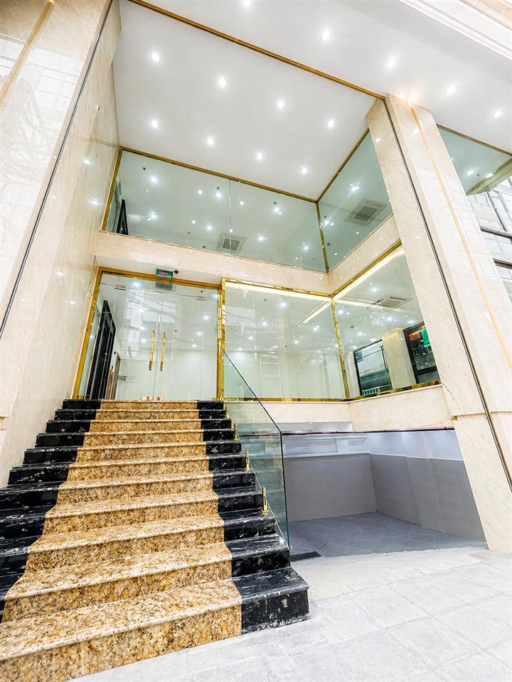 Tài chính 80tỷ  building văn phòng mới cứng ,lô góc bề thế  sát phố ngõ thông kinh doanh sầm uất