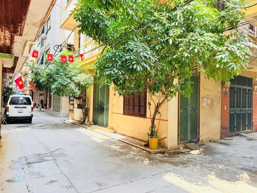Hàng hiếm độc quyền ,chi 300tr/m bán đất tặng nhà 2tầng mặt ngõ kinh doanh ,ôto tránh quận đống đa